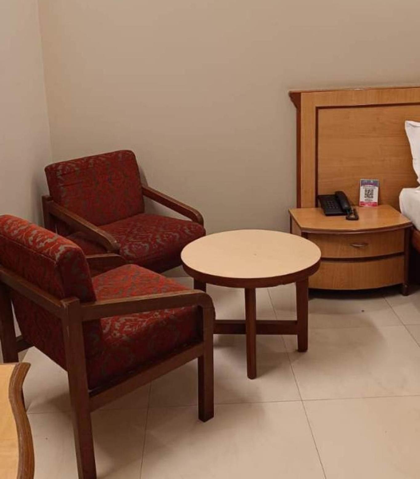Hotel Woodland コールハープル エクステリア 写真